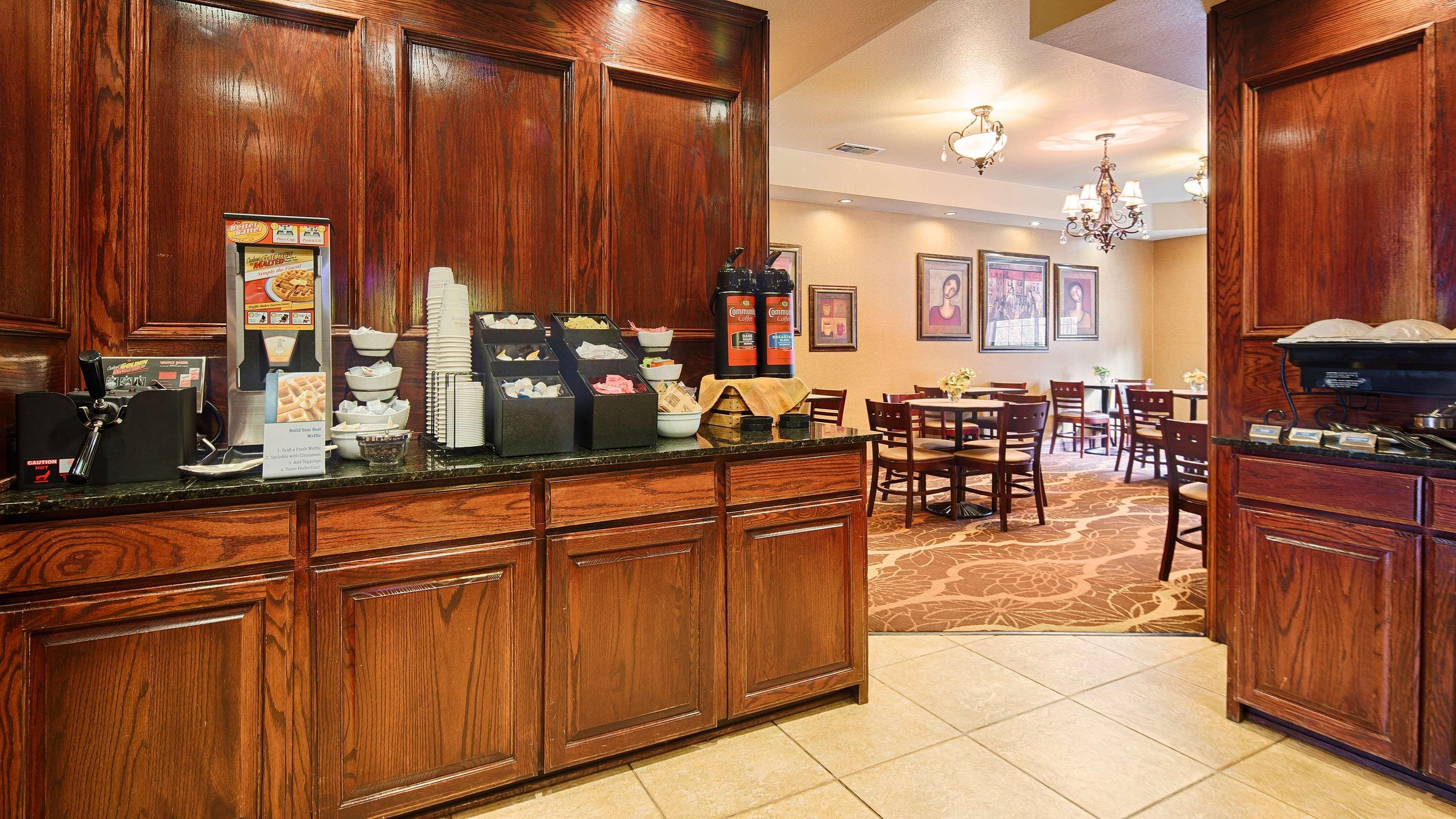 Best Western Plus Crown Colony Inn & Suites Lufkin Exterior foto