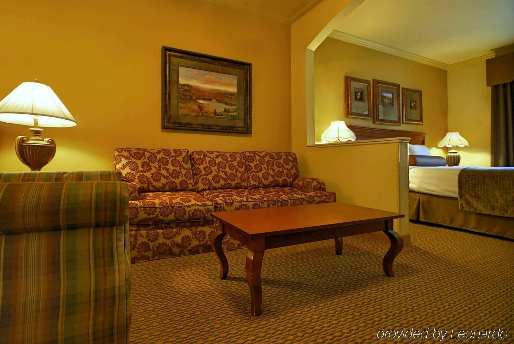 Best Western Plus Crown Colony Inn & Suites Lufkin Exterior foto